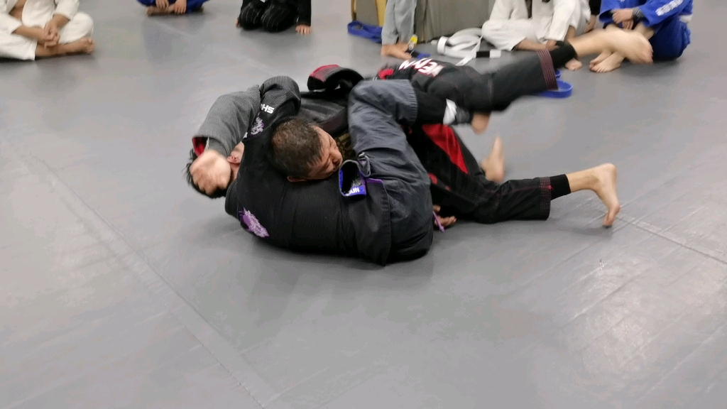 巴西柔术之手臂三角锁之二