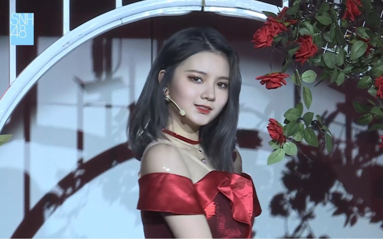 郝婧怡生日环节表演《black baccara》,有被托托给撩到_哔哩哔哩 (゜