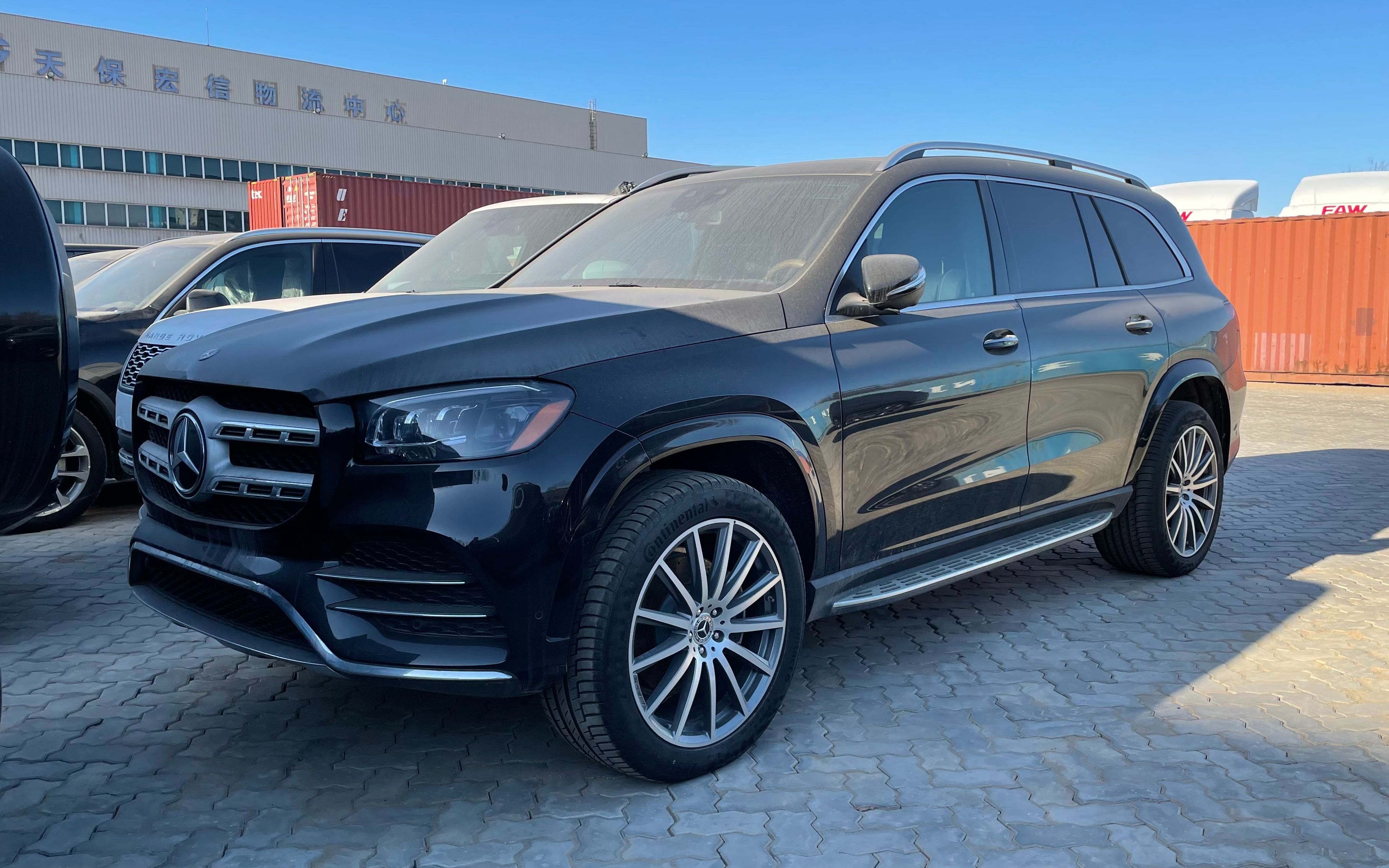 顶级配置的奔驰gls580,搭载4.0t八缸发动机,媲美迈巴赫gls600