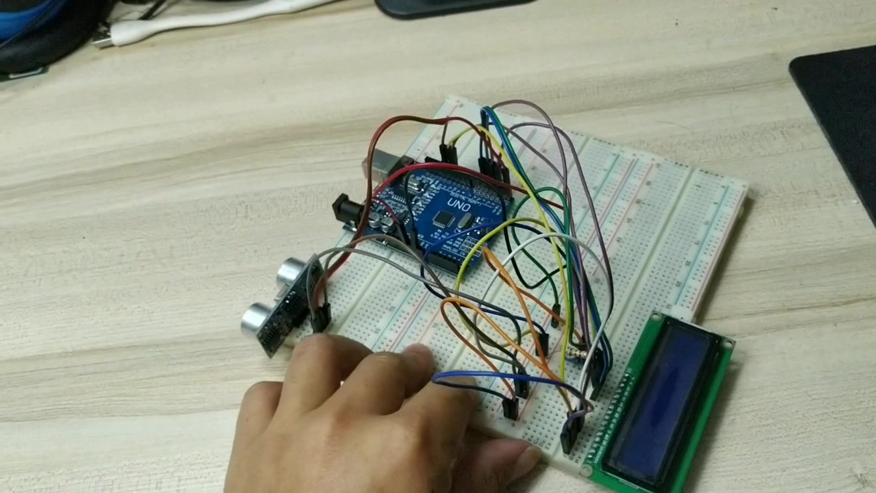 arduino超声波测距仪+详细讲解+原理图和程序都有哔哩哔哩bilibili