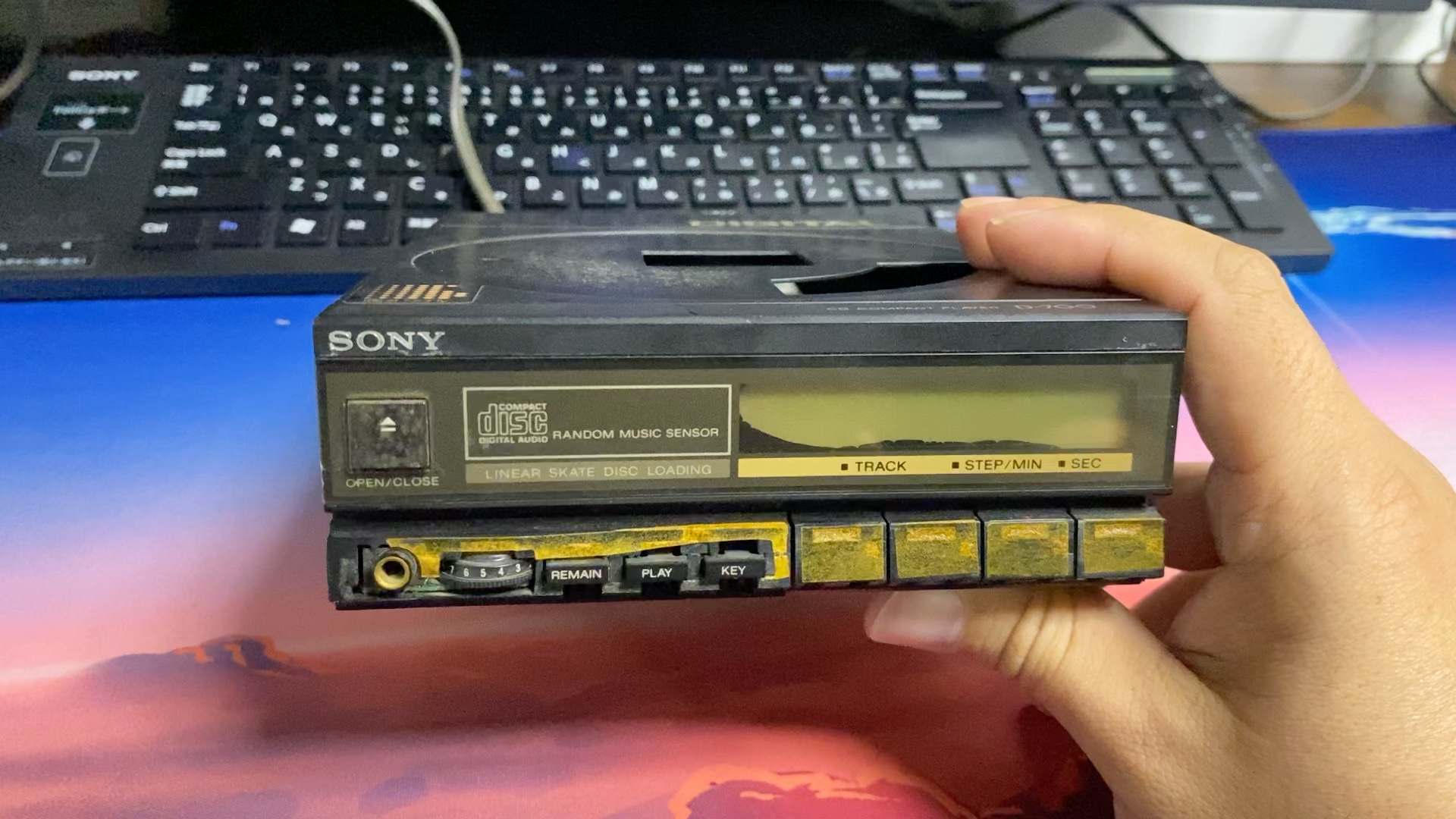 [图]索尼高端旗舰CD音乐播放器SONY D-700 CD 小型稀少台式“坦克” 华仔二号出品