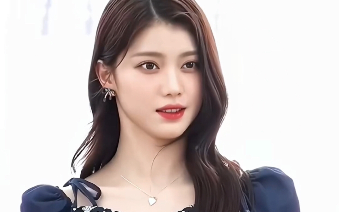 美丽像呼吸一样简单!沈小婷今日飞日本kcon 机场出境