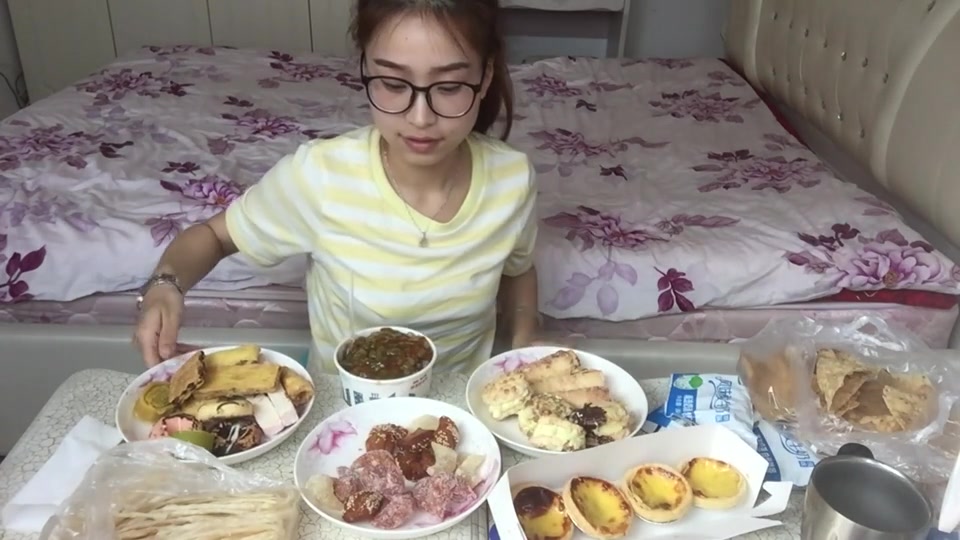 小颖美食本人图片