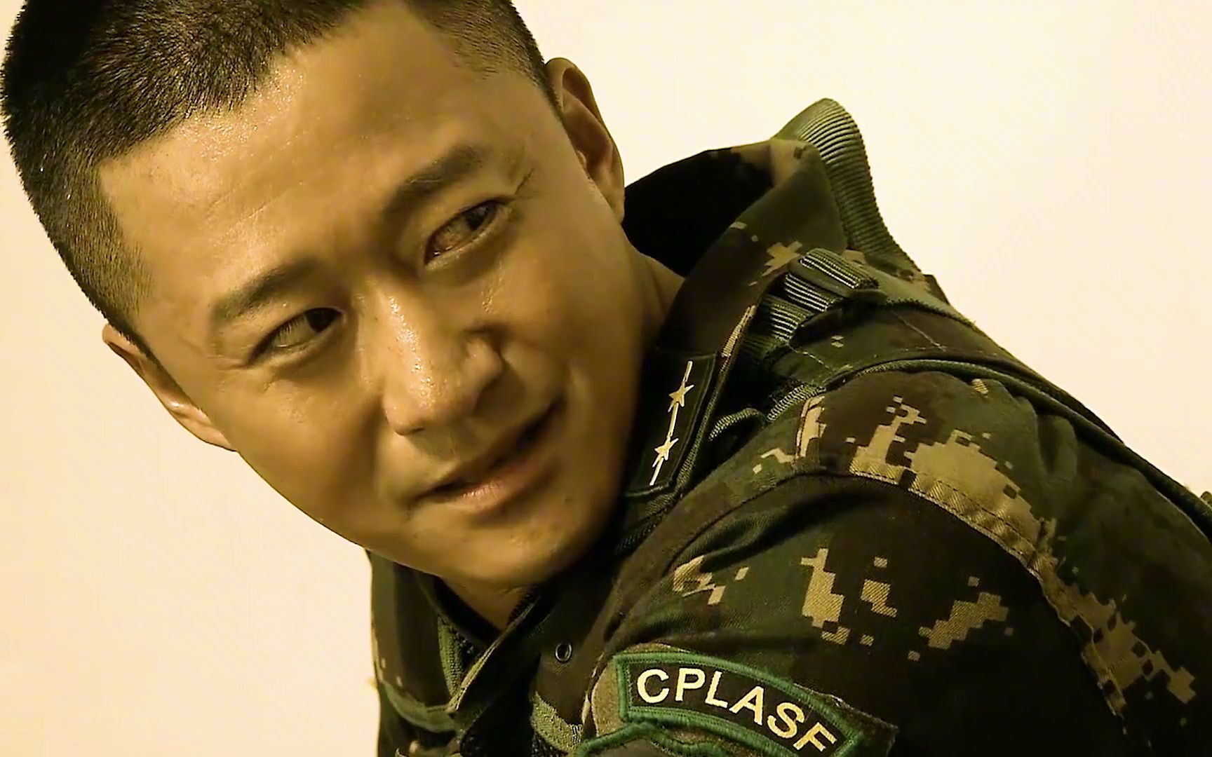 原来战狼吴京竟有致敬的画面简直一模一样