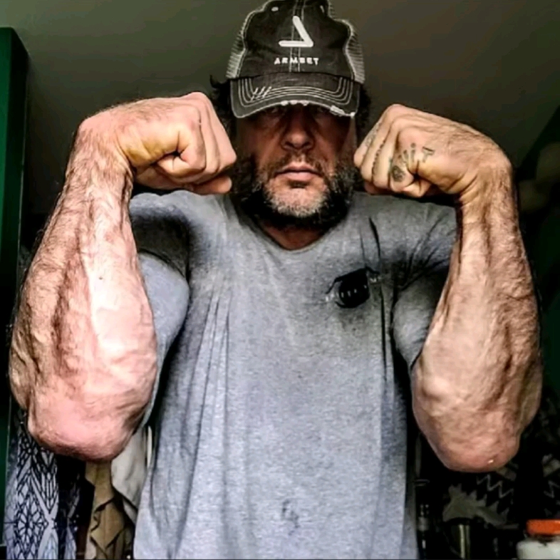 德文这小臂看着可还行