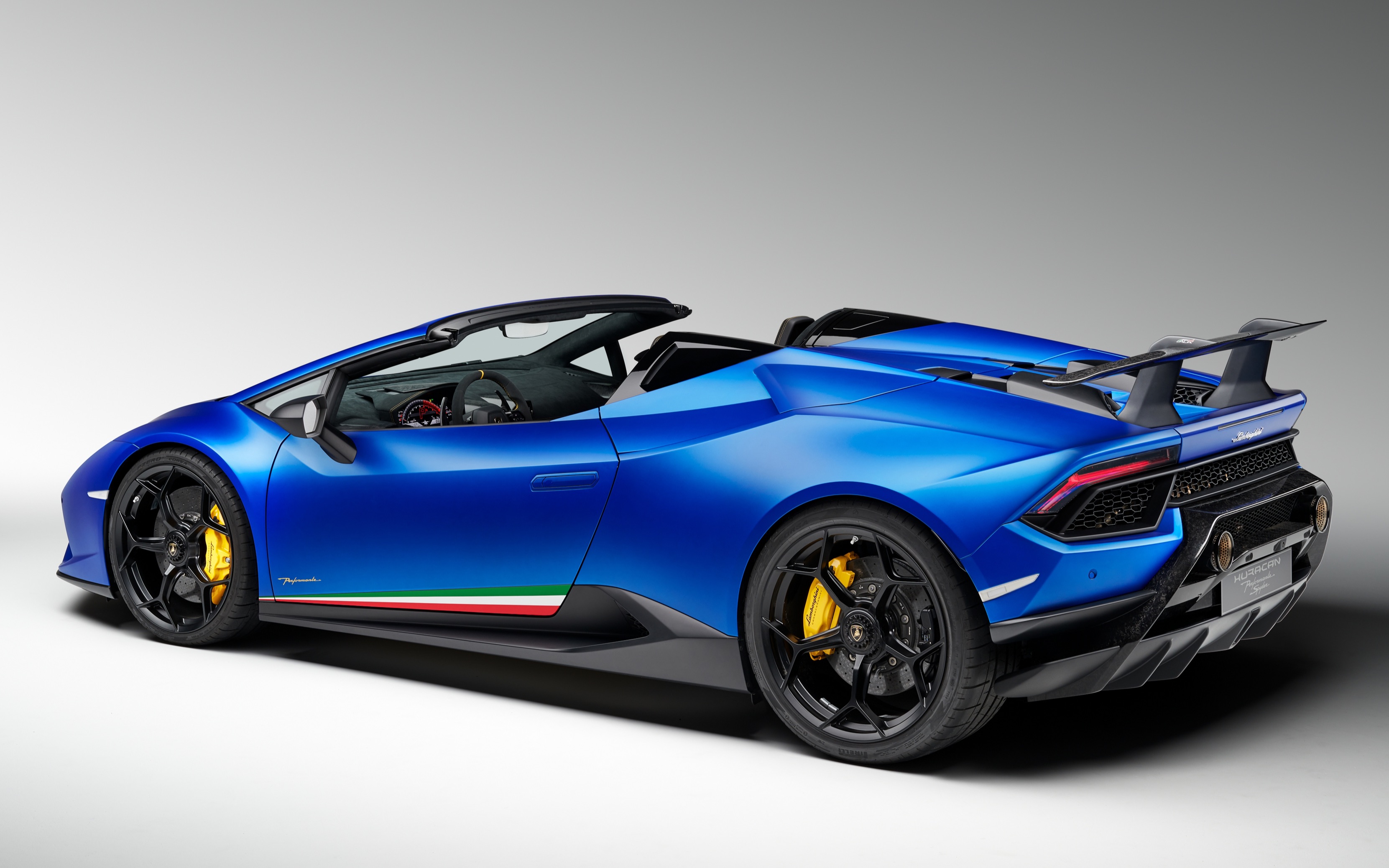 18款日产gtr 兰博基尼小牛performante敞篷 直线加速对比