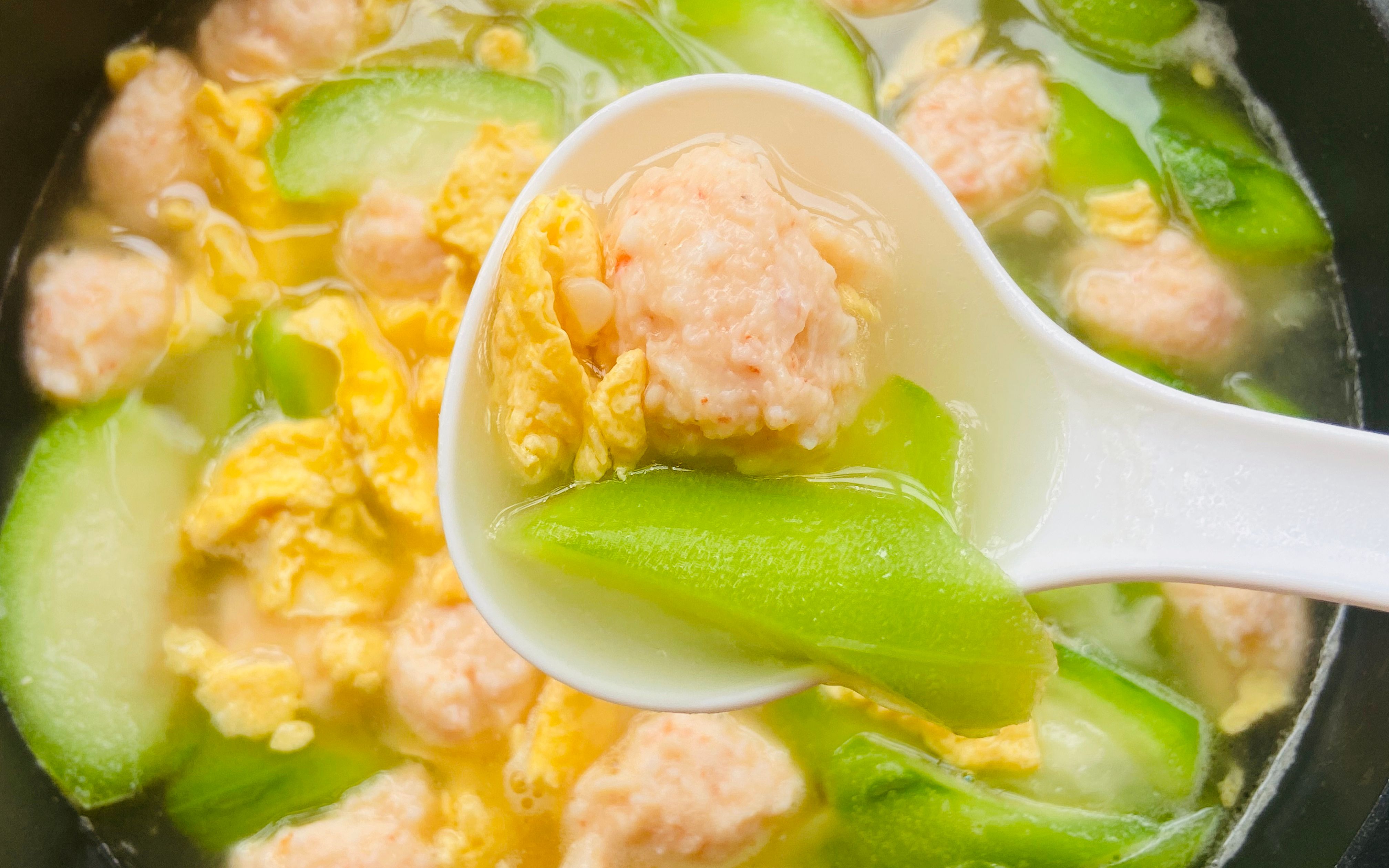 低卡又补钙的丝瓜虾滑汤,自己做虾丸好简单,夏季必备-瀚瀚憨憨51129