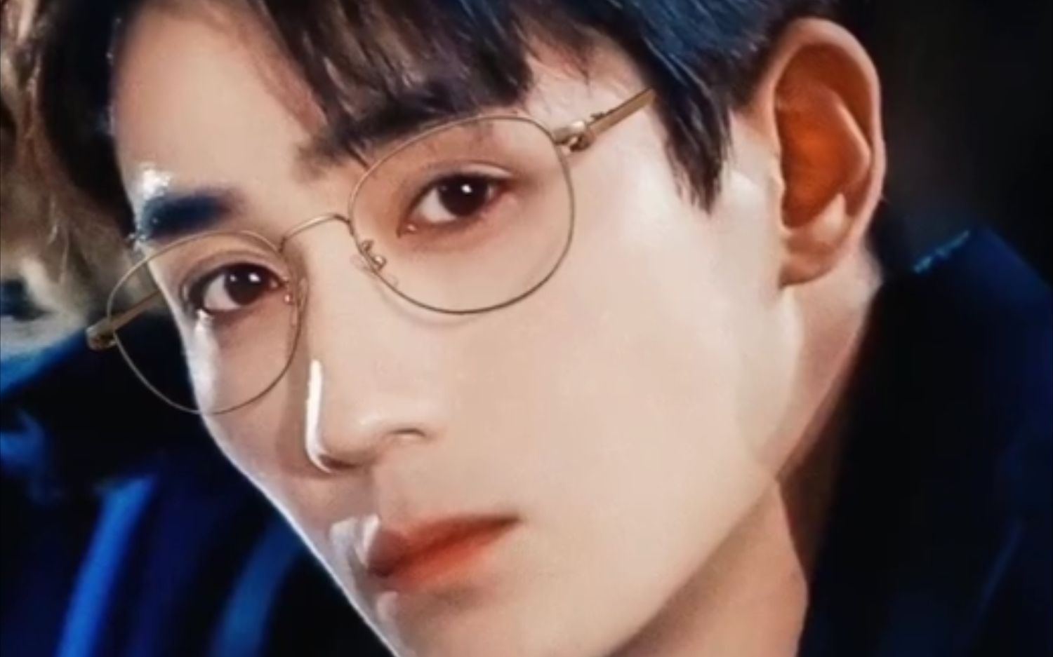 【朱一龙】怎么会有人戴眼镜这么好看 果然好看的人,怎么样都好看_哔