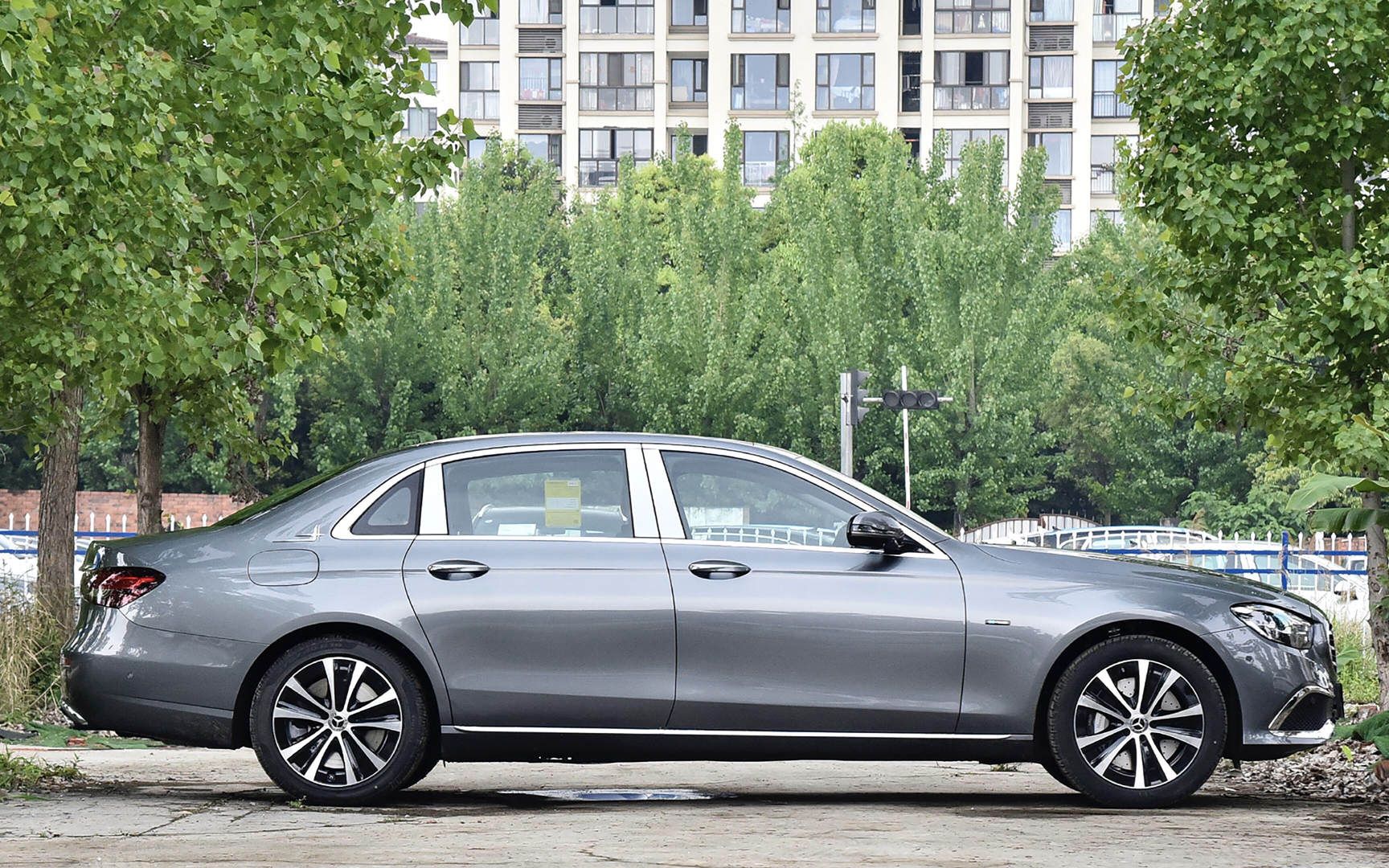 想买奔驰e级,又想省油钱,奔驰e350e l 了解下!