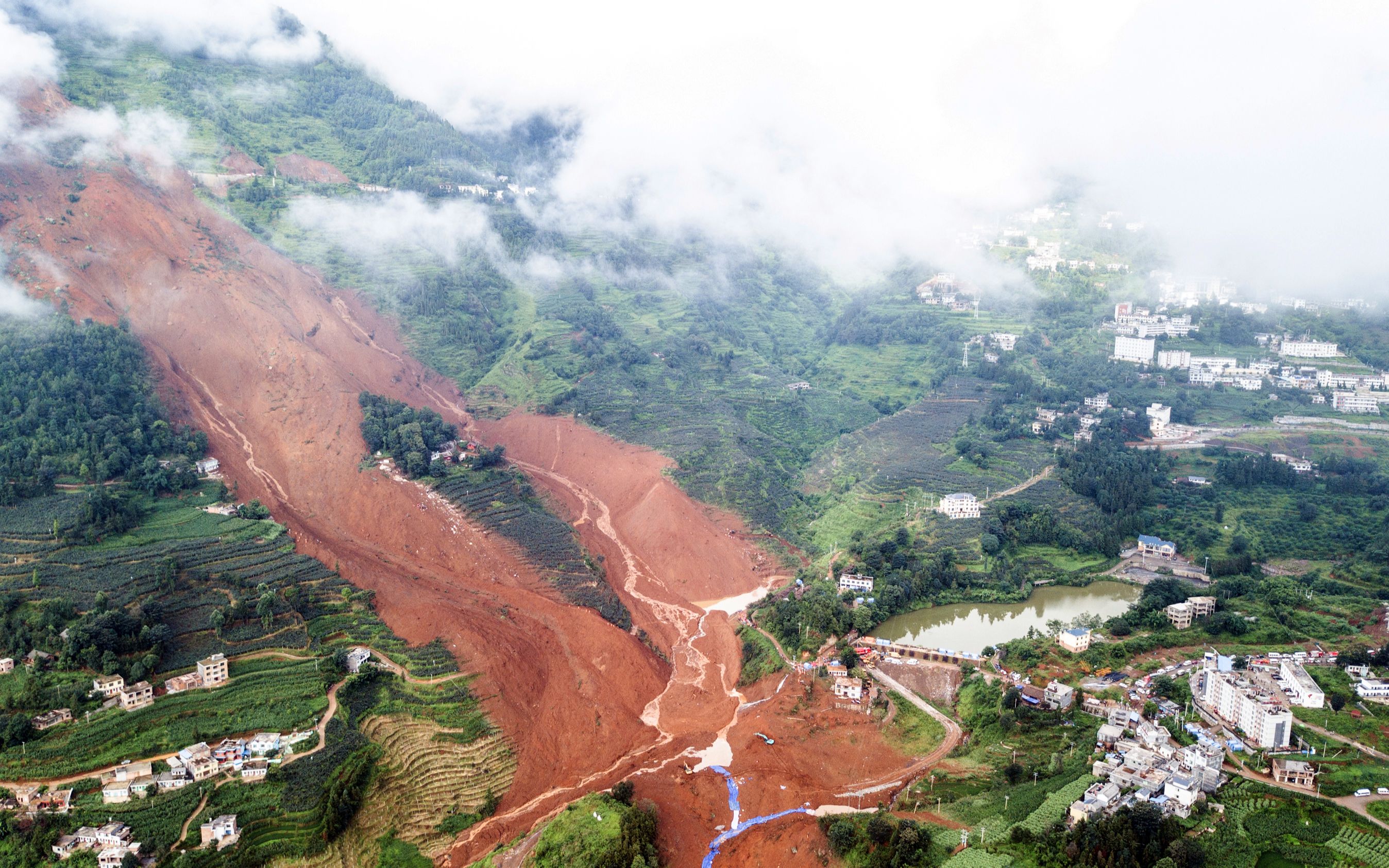 海地地震诱发大规模山体滑坡_哔哩哔哩_bilibili