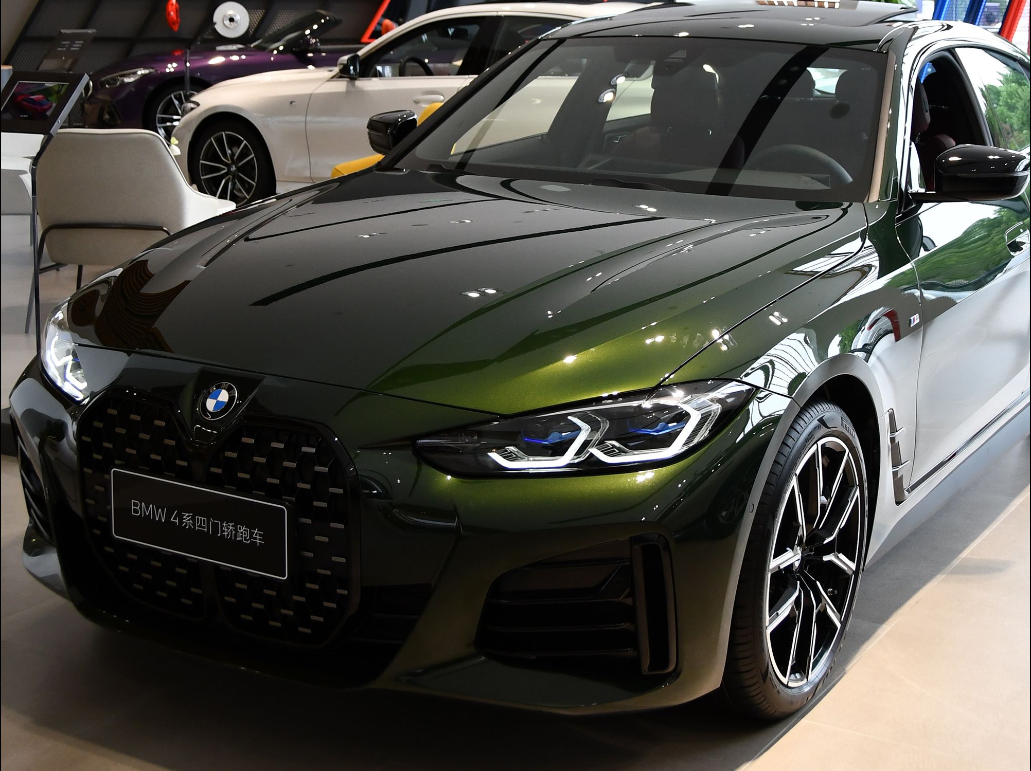 现车推荐,bmw 4系四门轿跑车,圣雷莫绿 火山红没输过