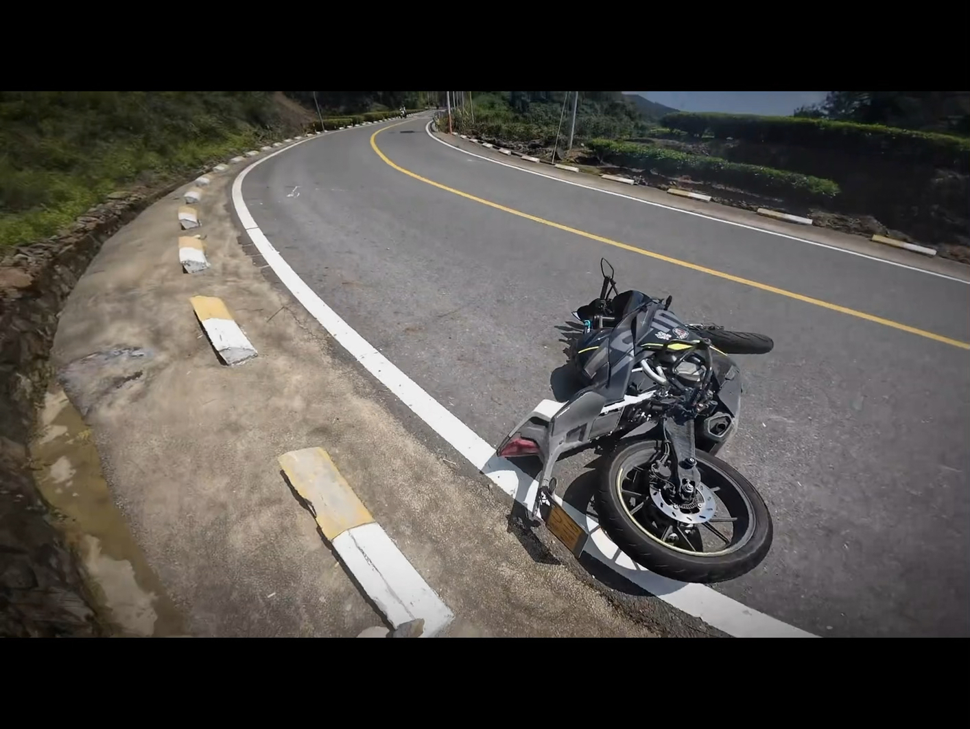 最新紧急事故,摩托车摔车合集!都是一天发生的各地摩友