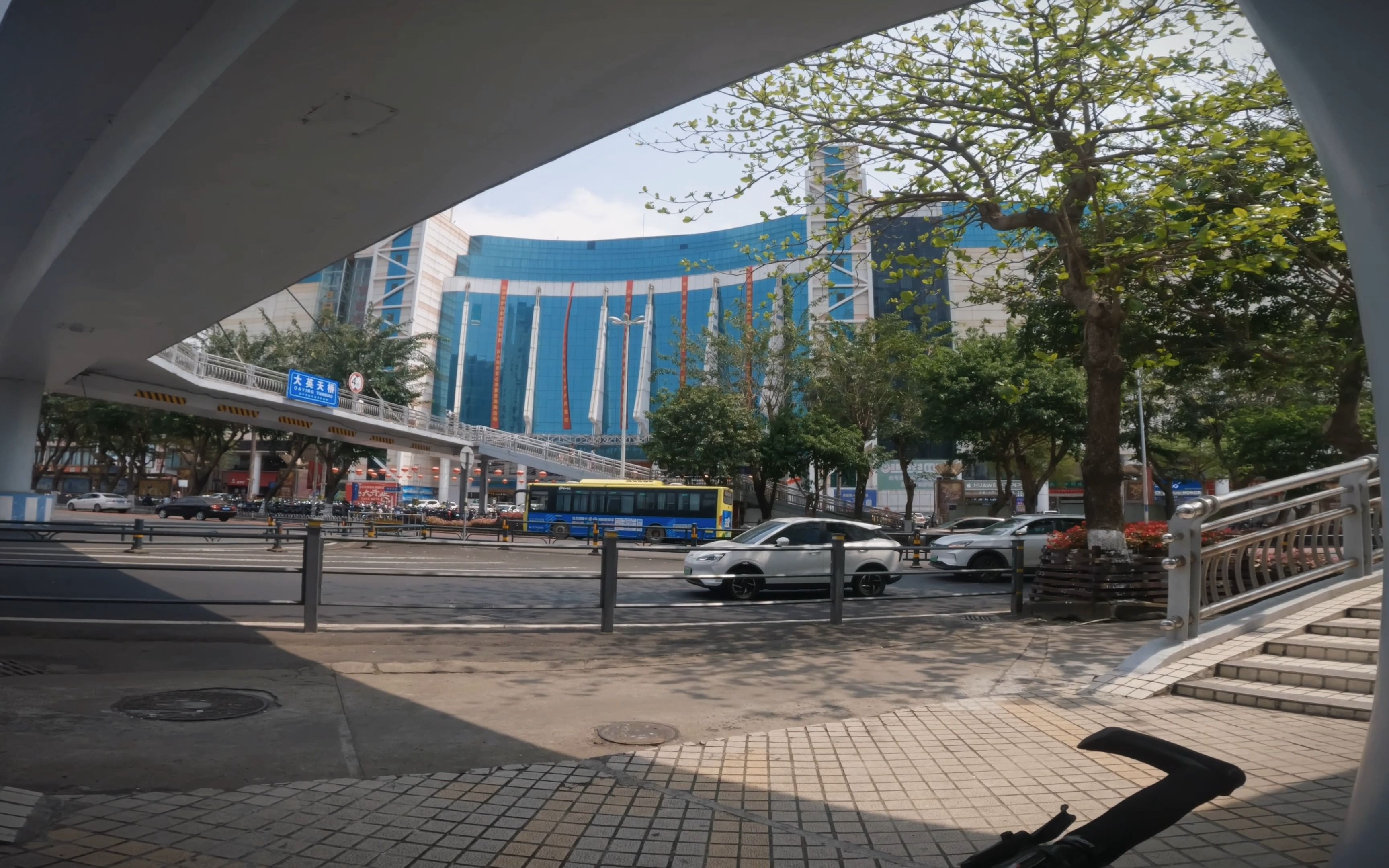 海口老牌商场 明珠广场 乐普生 大英天桥 东湖公园 休闲骑