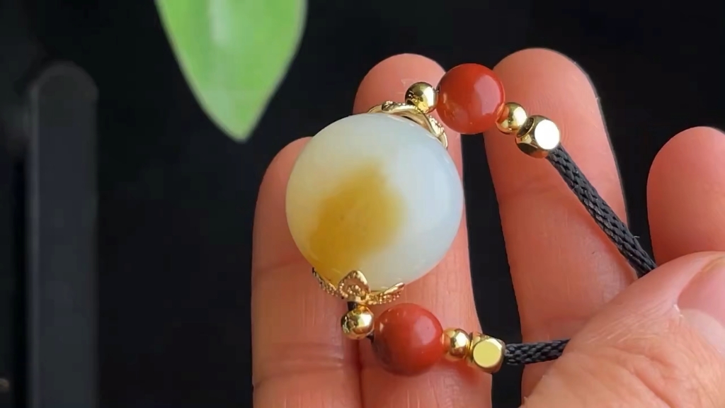 和田玉糖白玉挂件吊坠转运珠!玉质油润细腻,白度一级!