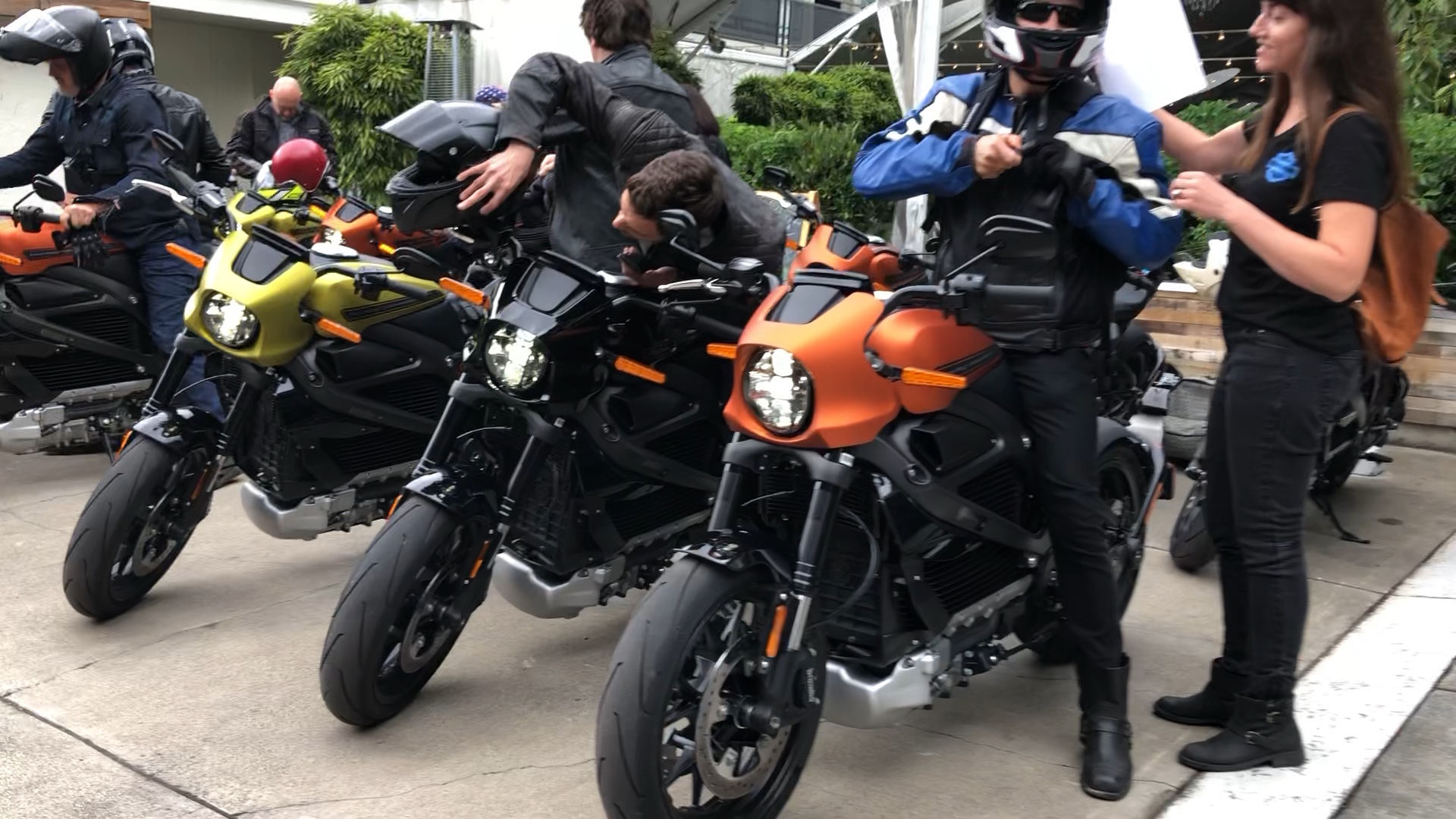 哈雷特别车队准备出发b站专属动态呲牙