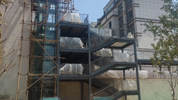 电梯井架施工玻璃幕墙安装消防楼梯