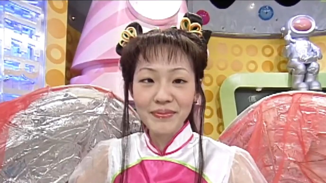 【娱乐百分百】大s扮老揹少看起來兒童不宜 小s我不知道蚌殼精要有什