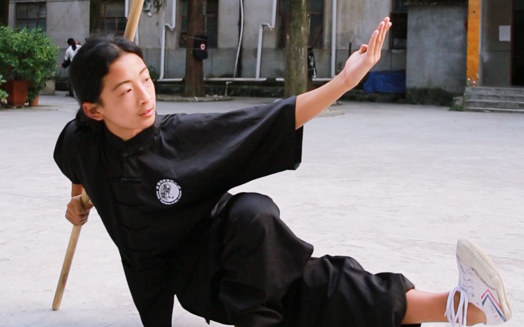 武当武术传承班的可爱小哥哥教你耍棍,你学废了吗