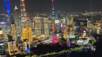 黄浦江两岸夜景给我的震撼远大于维港