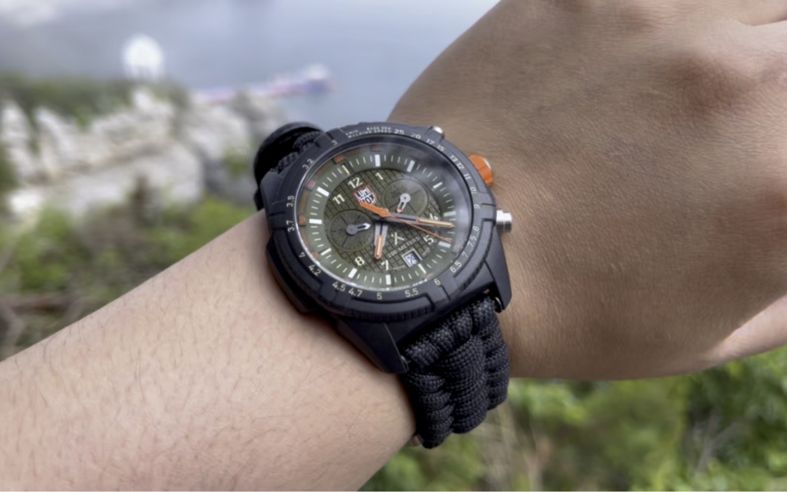 荒野求生贝爷联名款鲁美诺斯户外男表表带采用伞绳设计独特个性与众不