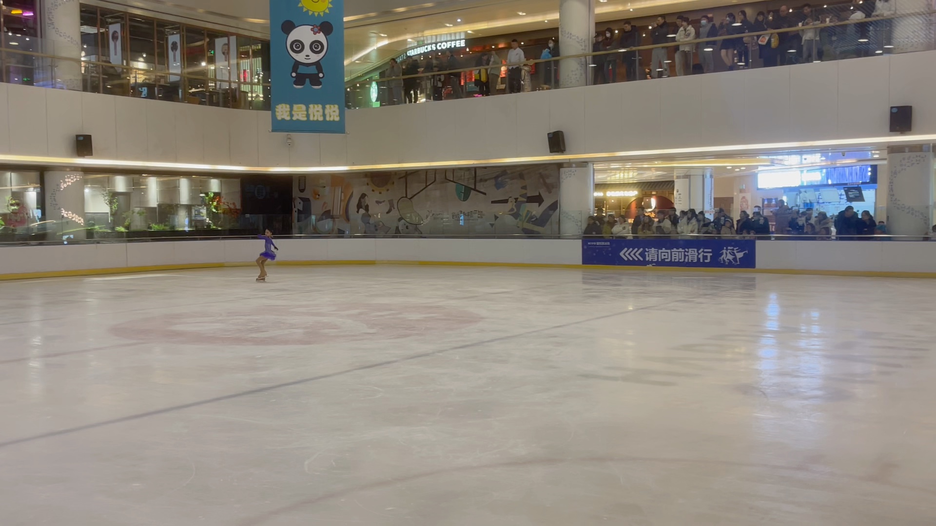 冰场圣诞活动.为花样滑冰的推广添砖加瓦.