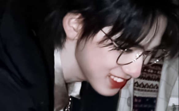 【宋亚轩】怎么有人能戴眼镜也这!么!好!看!_哔哩哔哩_bilibili