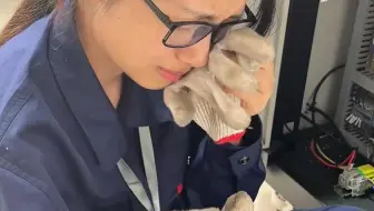 笨蛋，我出不了车间了，你听....