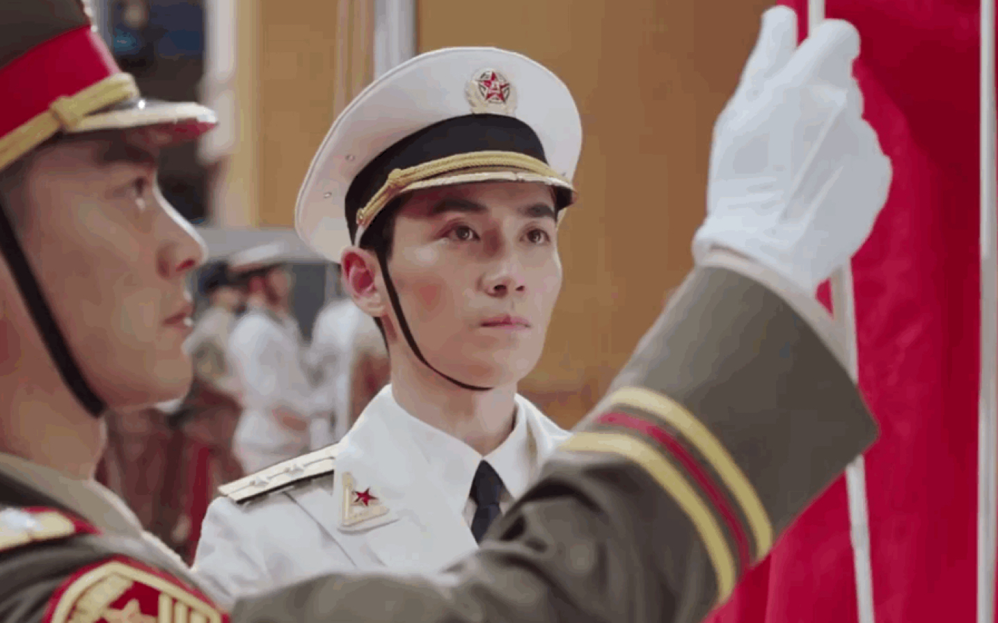 《我和我的祖国—回归篇》帅气护旗手朱一龙