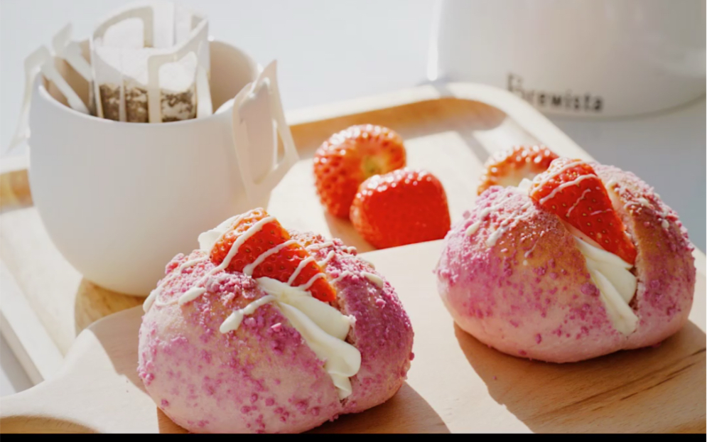 草莓软欧包——春天来了