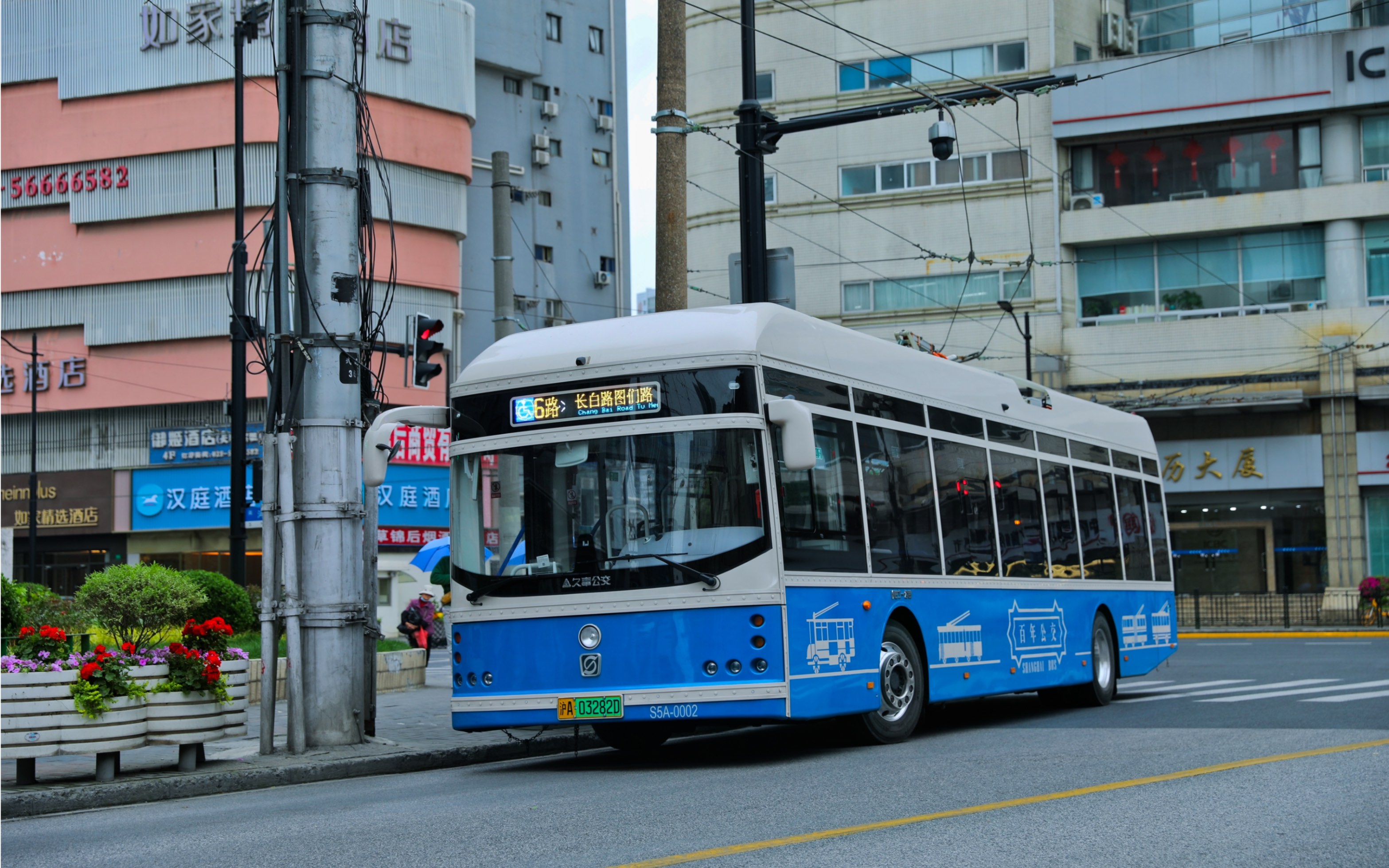 上海编码最小的公交线路又用上了无轨电车!上海巴士一公司6路s5a运行实录哔哩哔哩bilibili