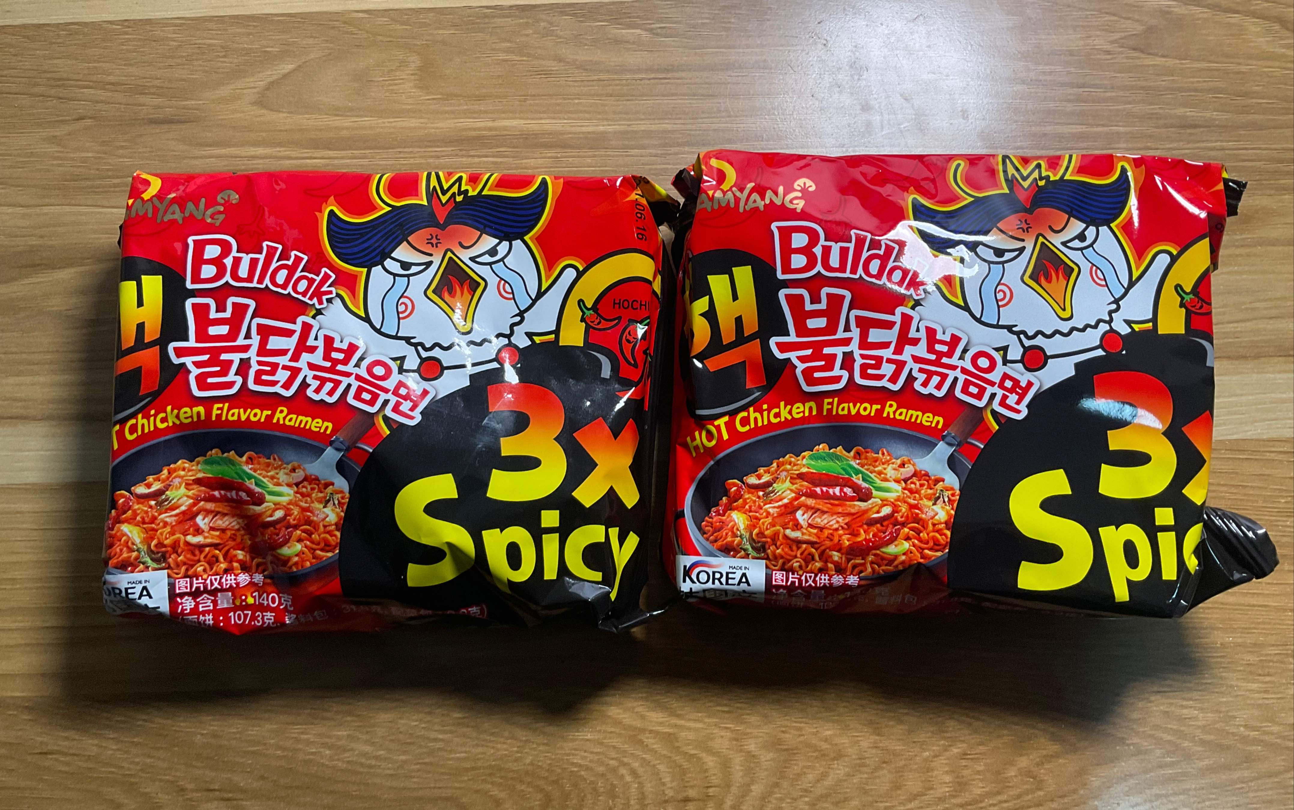 两包三倍辣火鸡面尝尝鲜