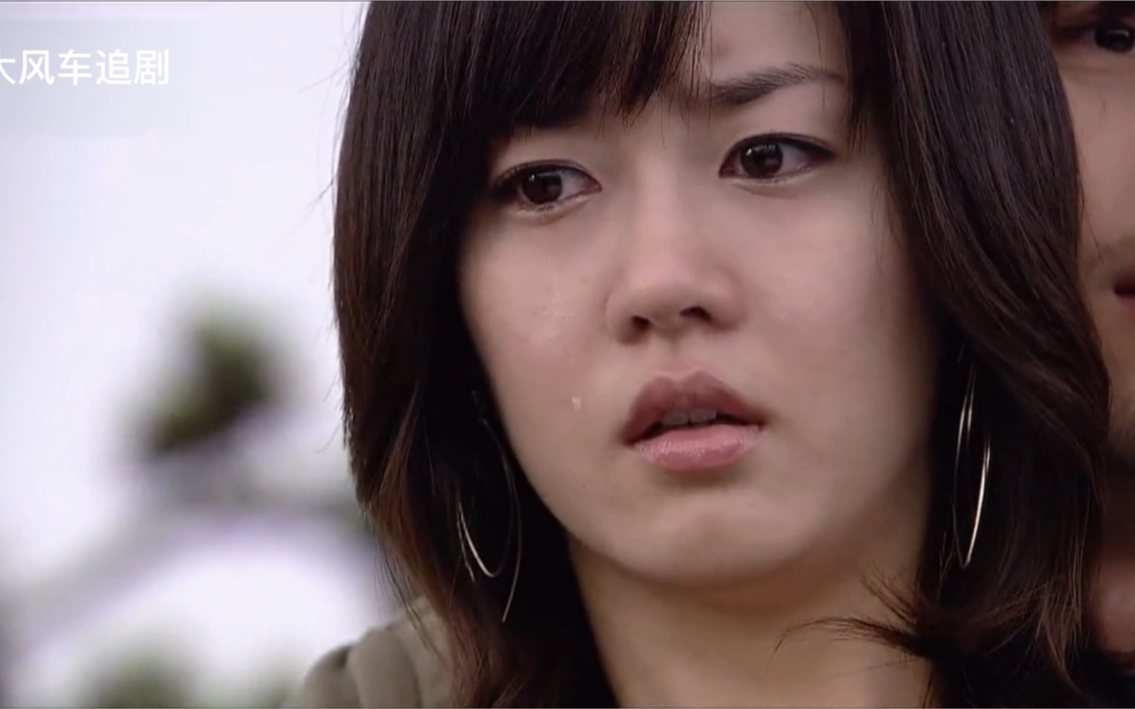 雪之女王【6】宝珞因活着太痛苦寻死,在千钧一发之际得九抱住了她