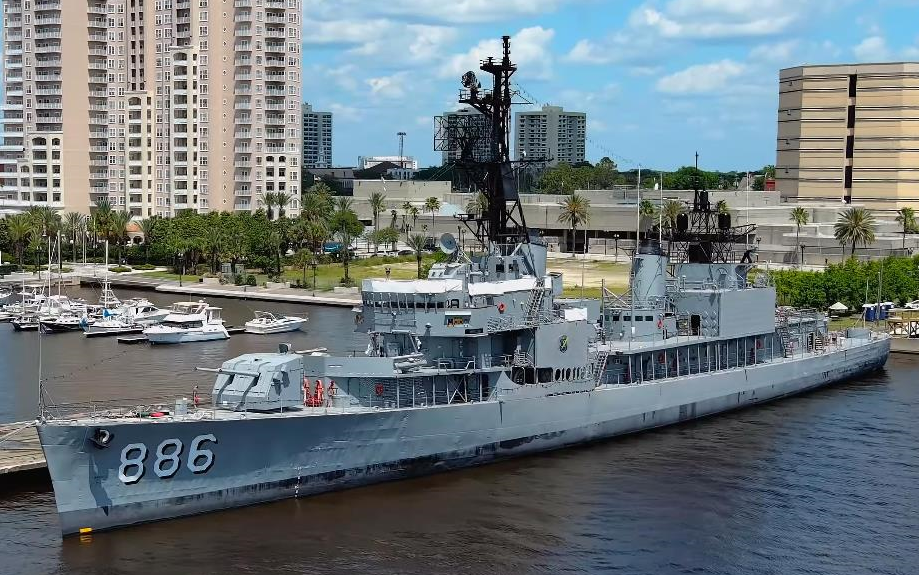 【佛罗里达州/杰克逊维尔市】基林级驱逐舰"奥列克"号(dd-886)移动至
