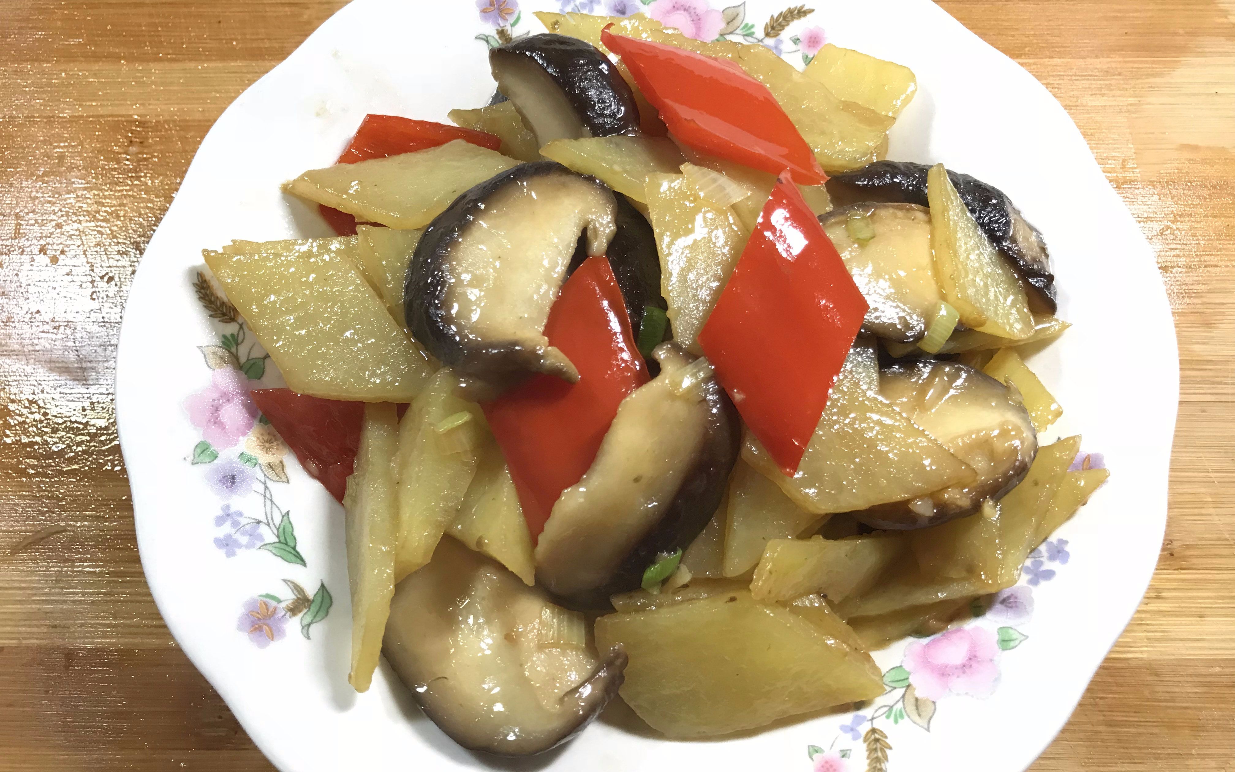 日常小炒香菇土豆片这样炒成本才几块钱学会了自己做