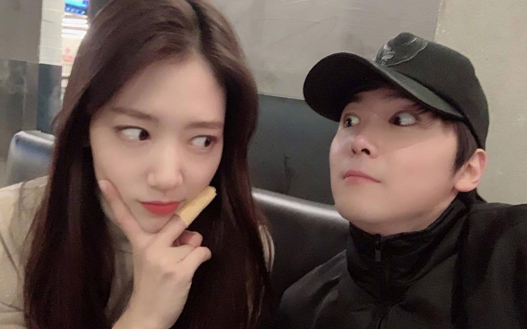 韩综:朴信惠和李胜基的对决,撒娇没用,就向代表告状,太可爱了