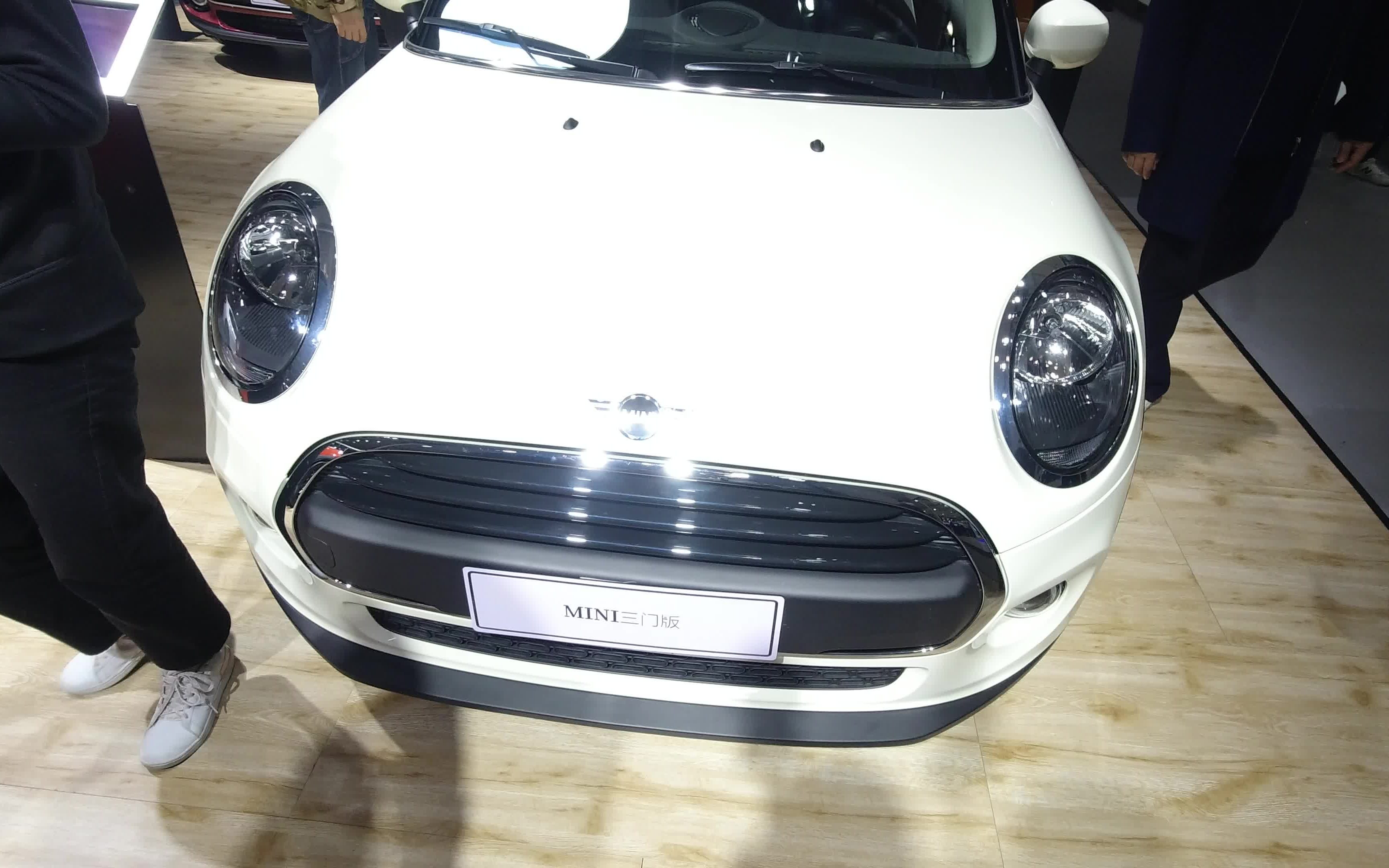 大连车展宝马minicooper15t女生最爱的车