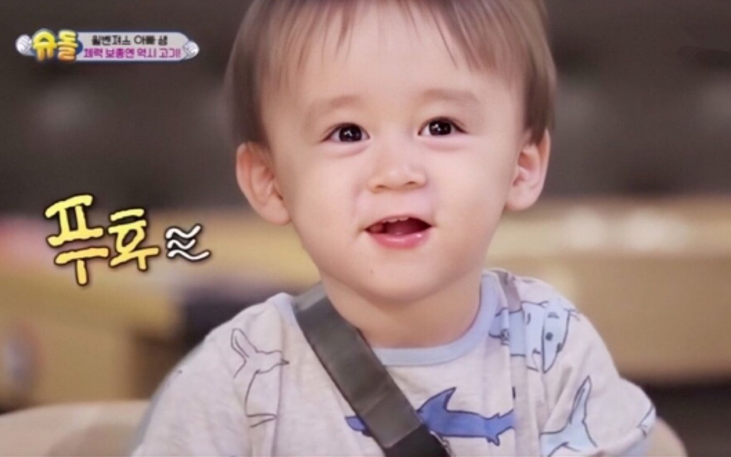 《跟着啊嘎学韩语》本特利小脑袋大疑惑:"爸爸,在干嘛"