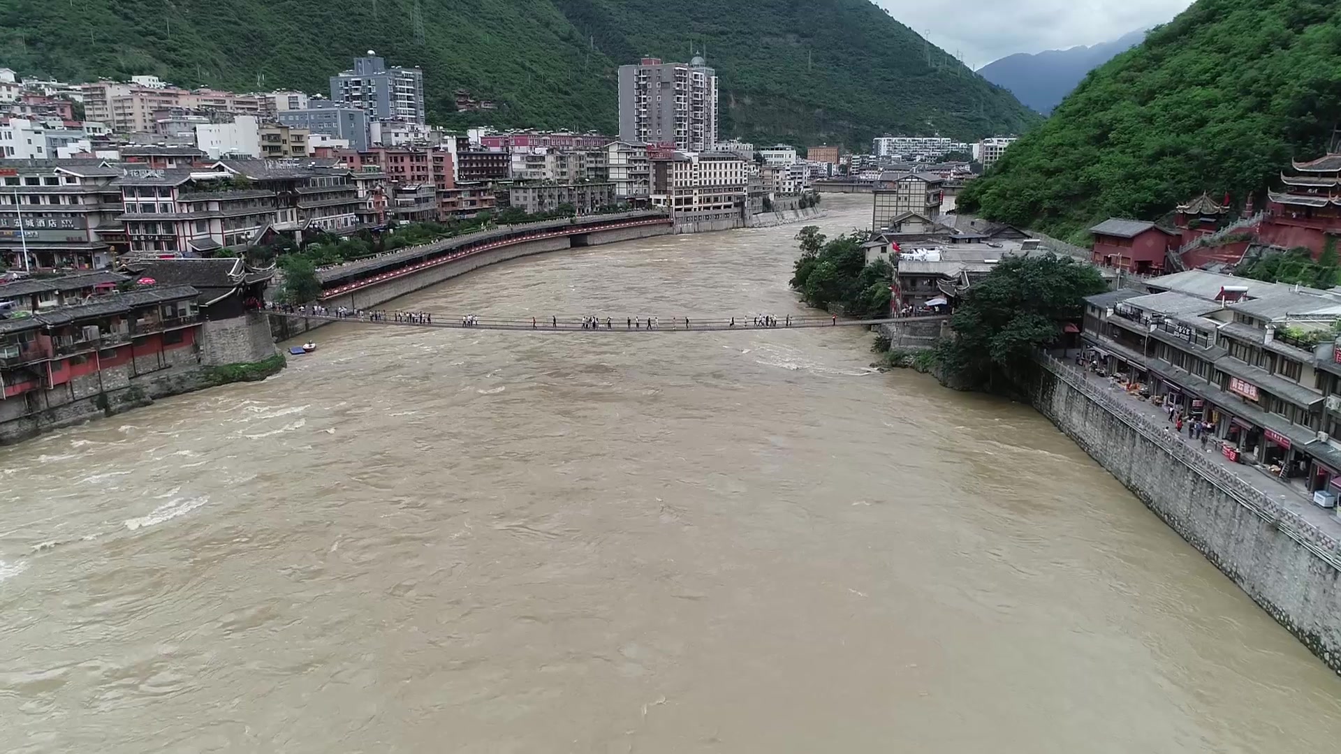 泸定县全景图图片