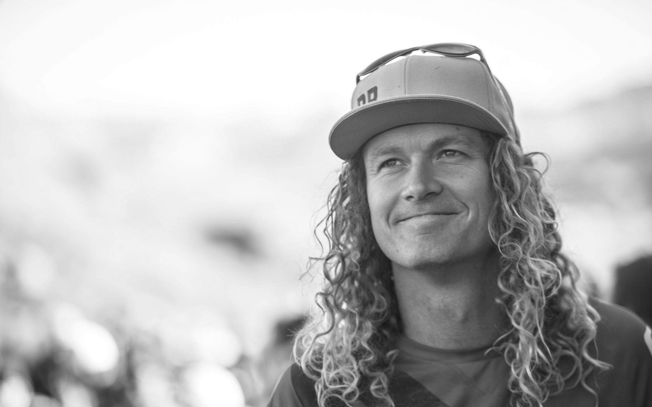 纪念新西兰车手kelly mcgarry,红牛坠山赛后空翻21米的男人