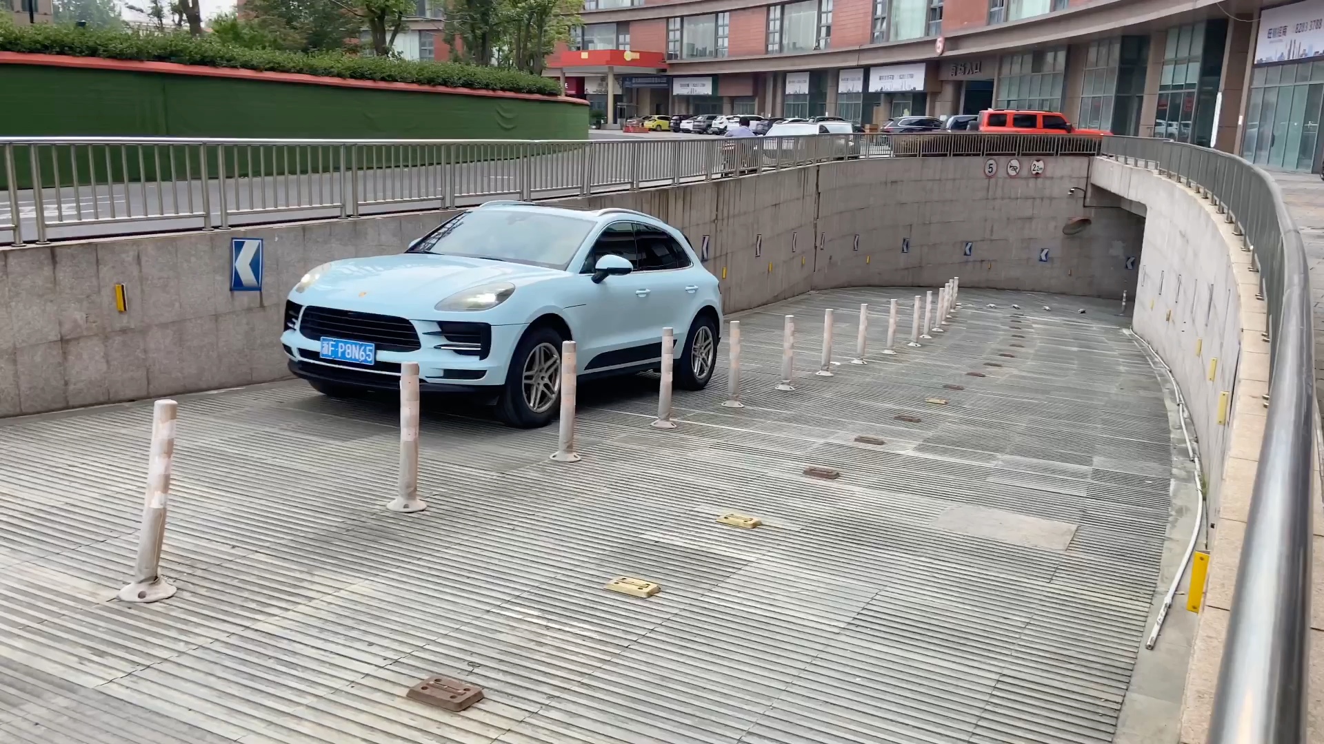 保时捷macan改色冰川蓝