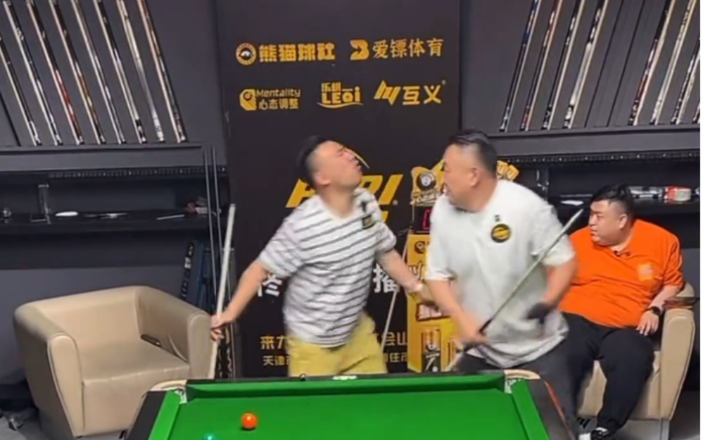 鑫哥:哎呦哎呦哎呦 别逼我动手