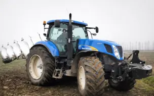 Download Video: 纽荷兰（New Holland）T7070拖拉机犁地作业