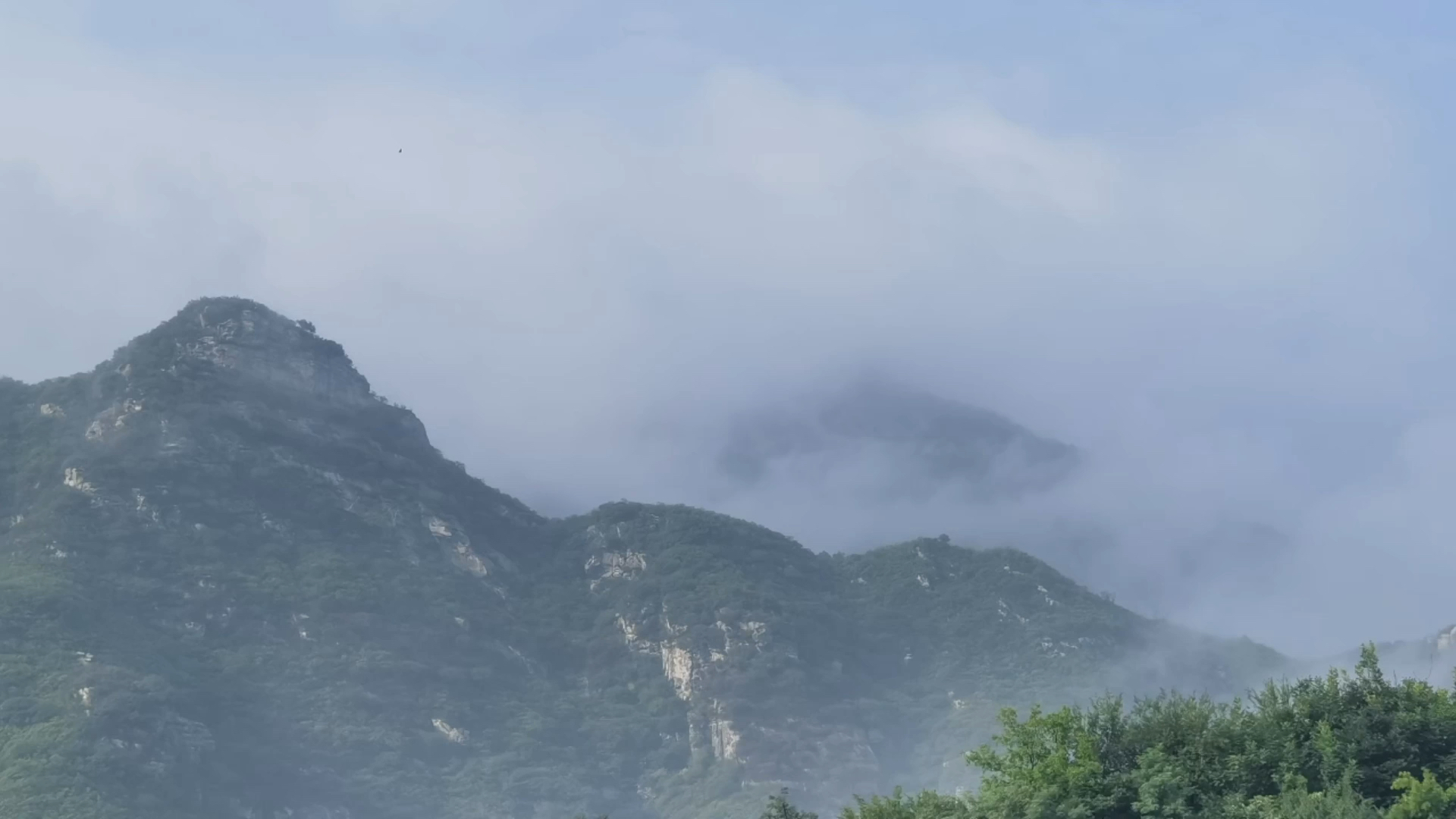 石家庄平山太行山里,雨后的山村