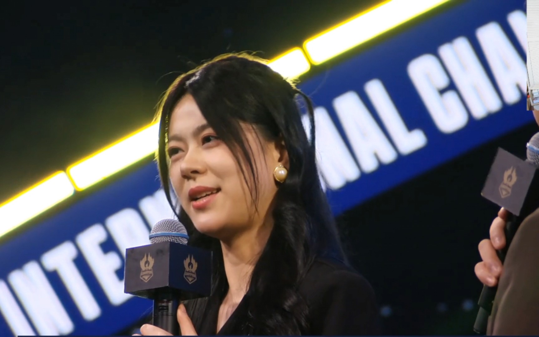 yaoyao教练高情商发言,各直播间反应