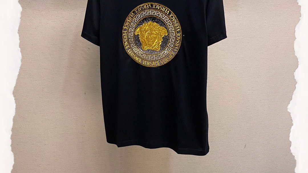 分享广州高仿versace范思哲西服,过验级别