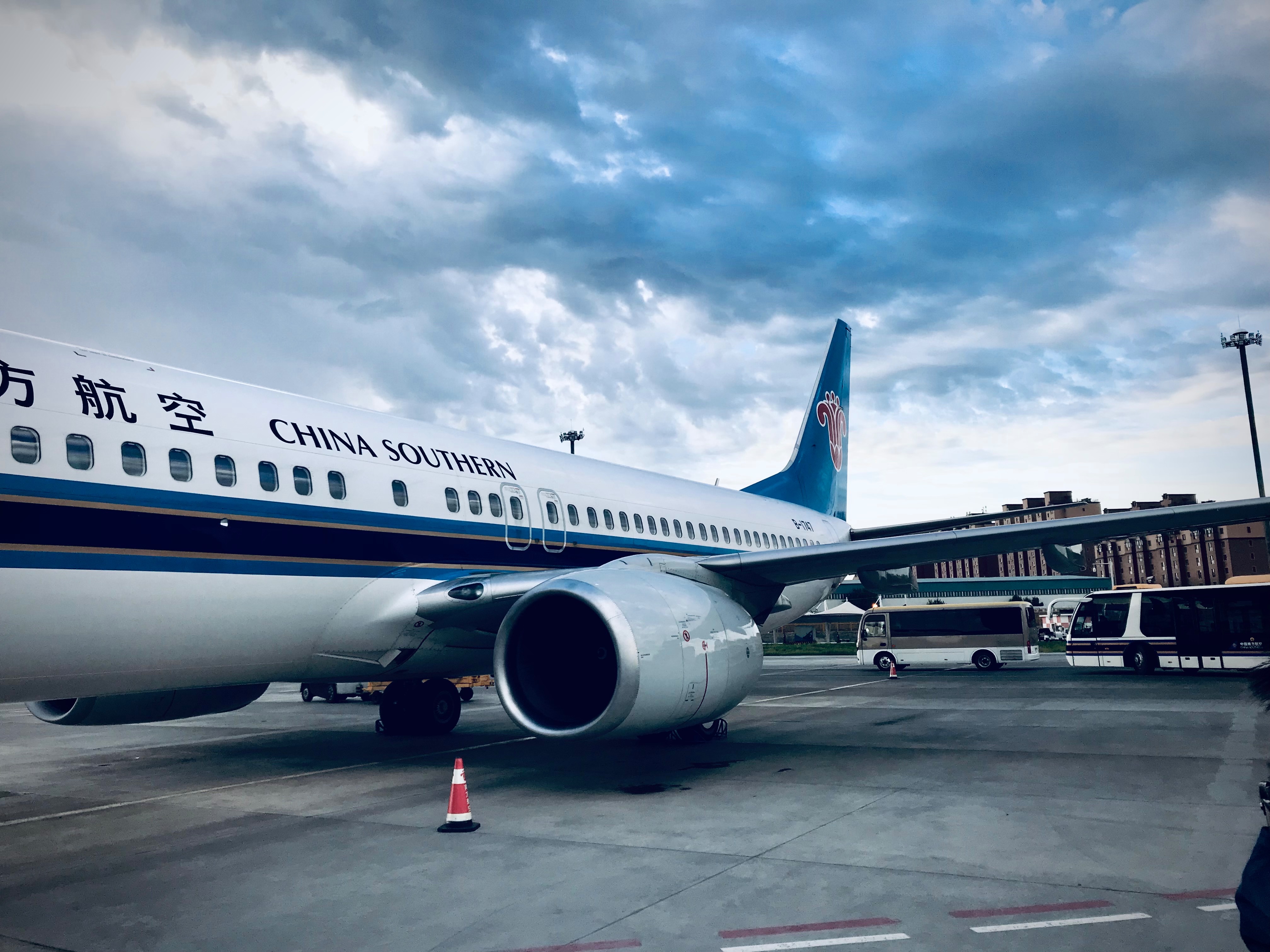 中国南方航空cz6821 降落伊犁伊宁国际机场(yin/zwyn)