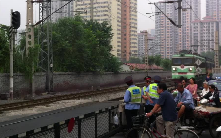 [图]中国铁路25K”校服蓝“列车视频放送系列——2012年09月10日，京九铁路原农服所道口，T283次列车（杭州-包头）优雅通过！