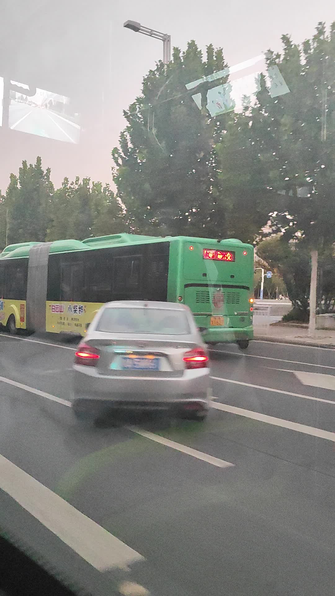 [偶遇]郑州公交18米大青虫