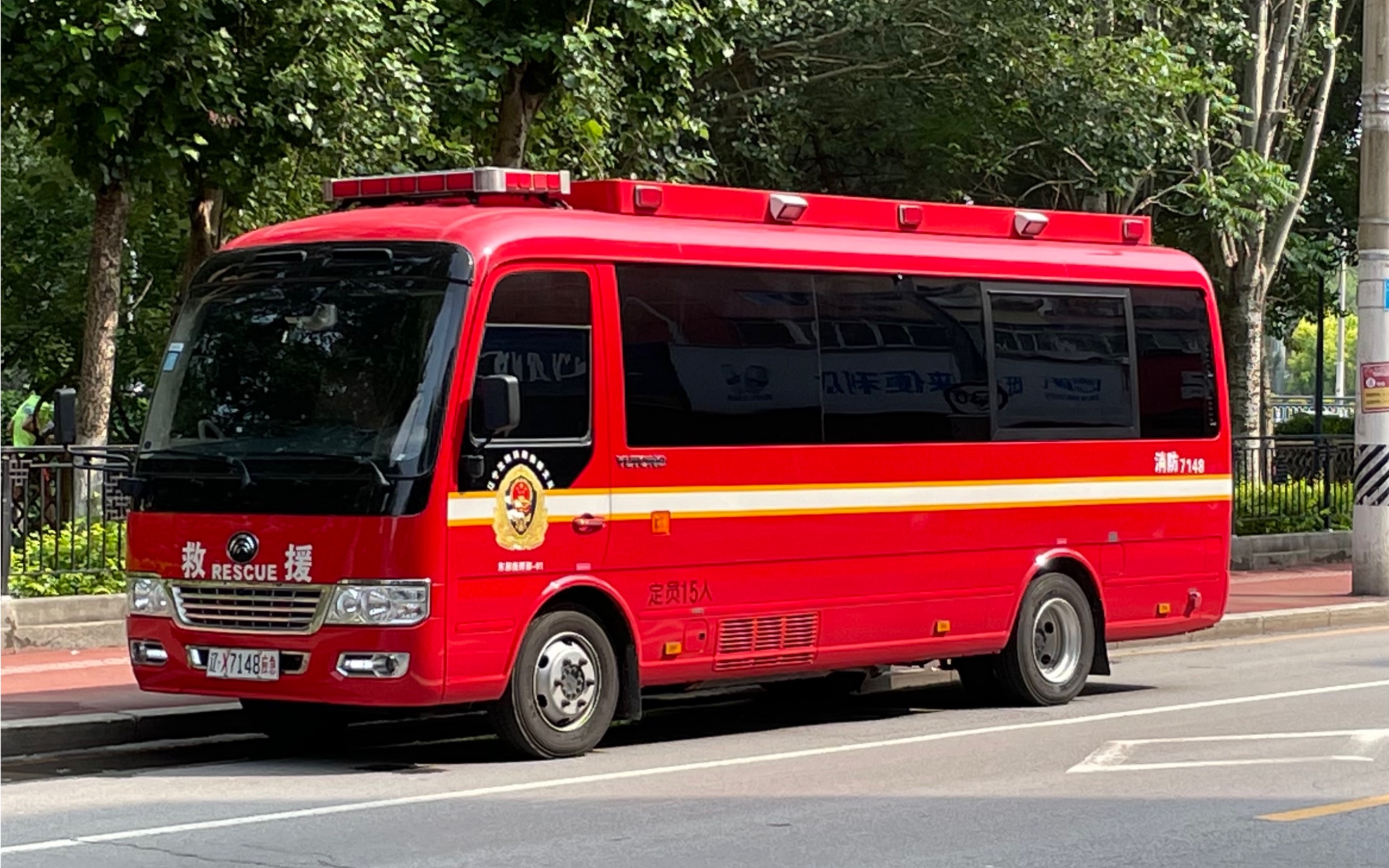 中卓宇通t7消防指挥车撤离现场