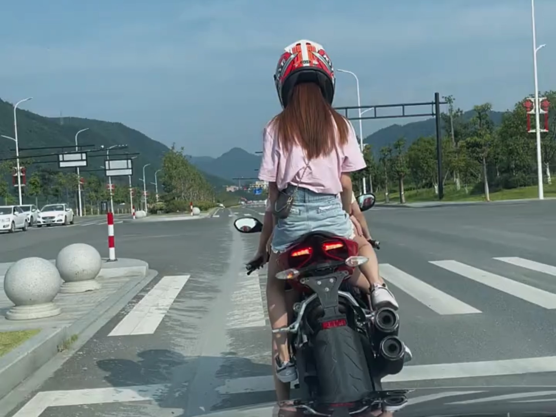 后座有人